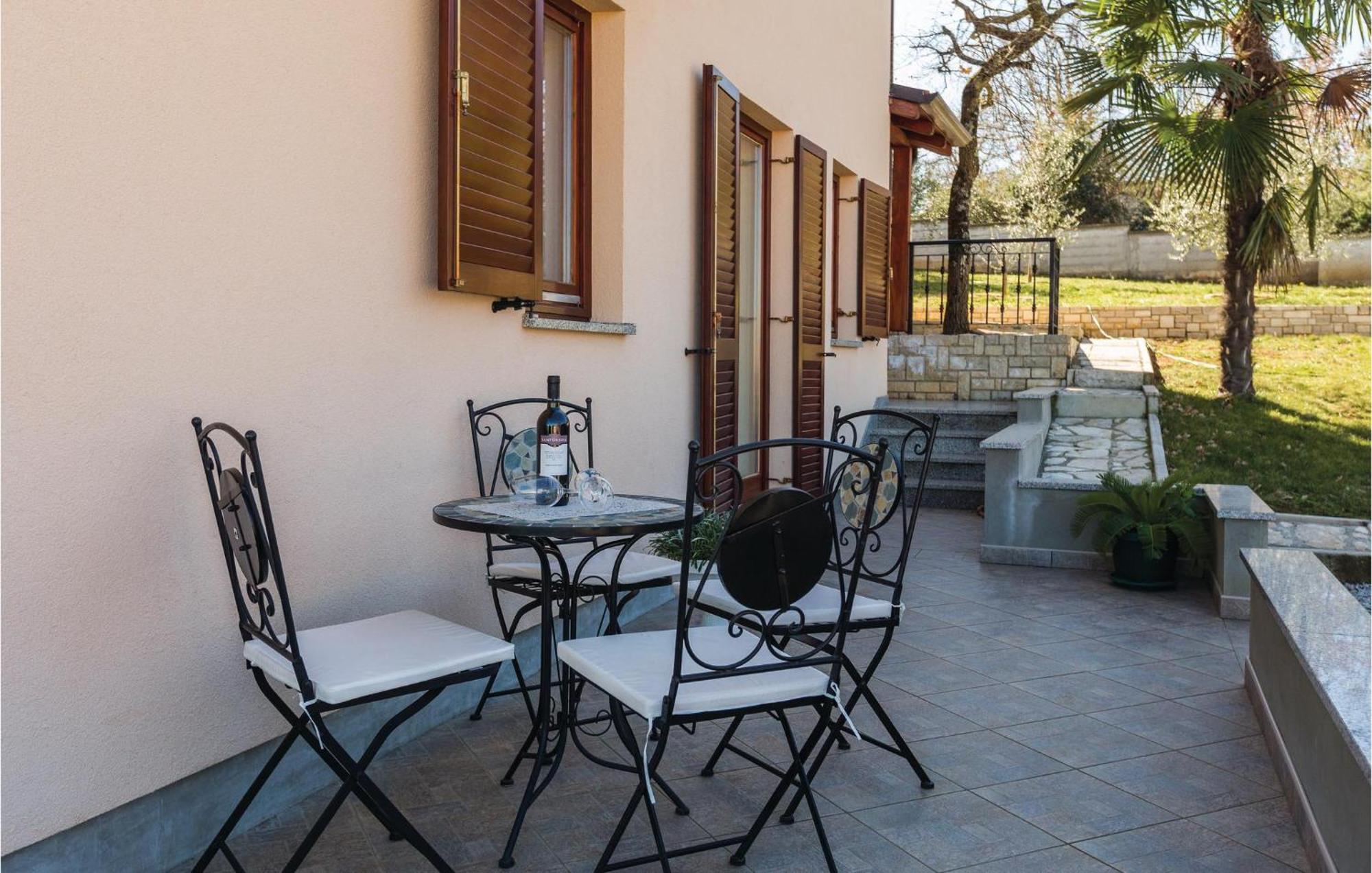 Appartement Amazing In With Kitchen Poreč