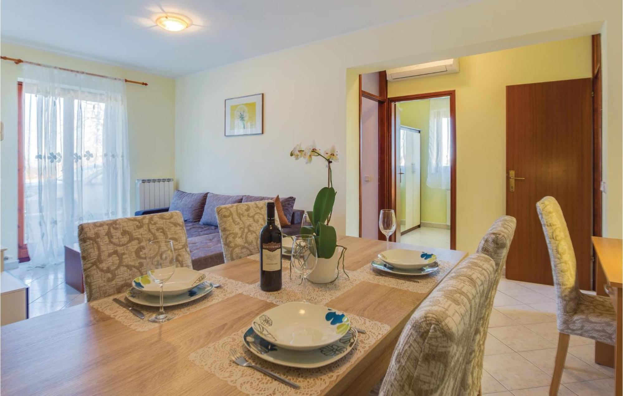 Amazing In With Kitchen Appartement